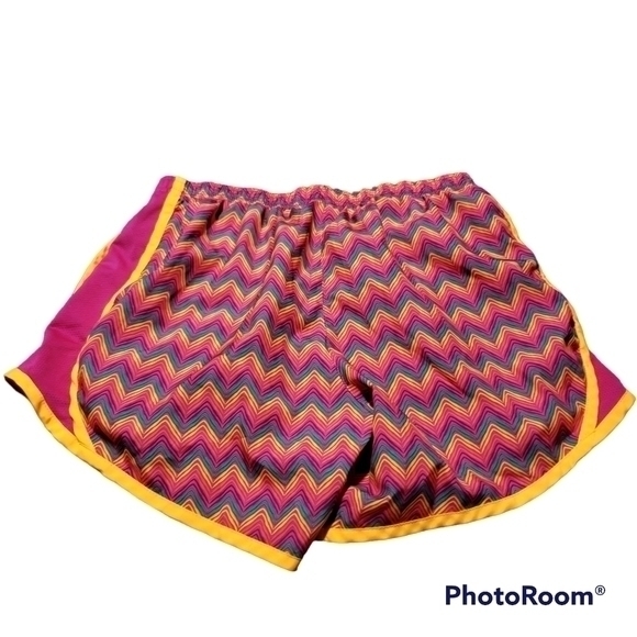 𝅺Nike‎ shorts - Picture 2 of 3